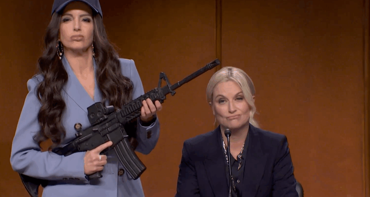 Amy Poehler and Tina Fey reunite to deliver brutal takedown of Bondi and Noem in SNL Cold Open