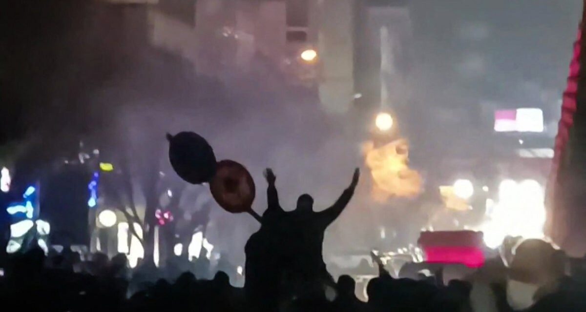 Iran protests latest: Trump briefed on ‘strike options’ as Iranian military tightens grip on protesters